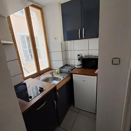 Budgetbnb Larmodieu 1 * Toulon